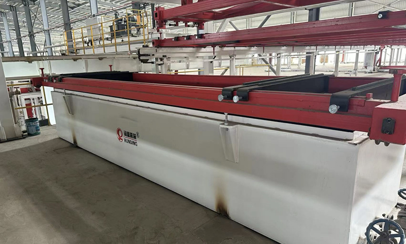 Zbiornik zanurzenia płynu do balsamowania