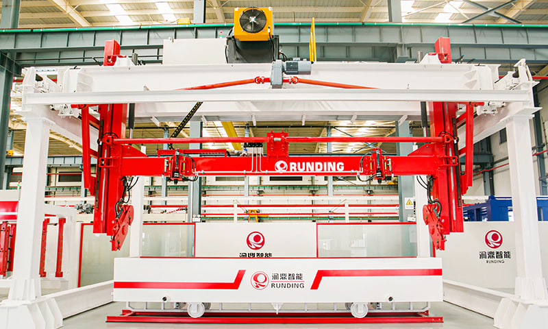 Pleśń przechyla się dźwig i hoister